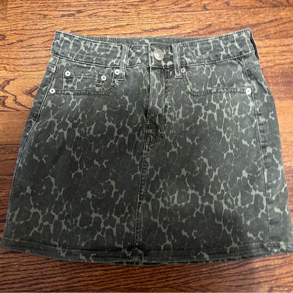 Womens American Eagle camo skirt size 2 - Picture 1 of 2